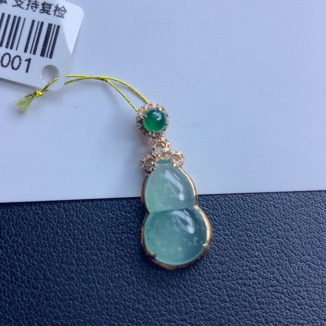 翡翠颈饰未镶嵌葫芦