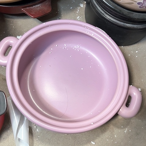 微瑕，明火，口径26厘米，高度8紫色中号，没有盖子