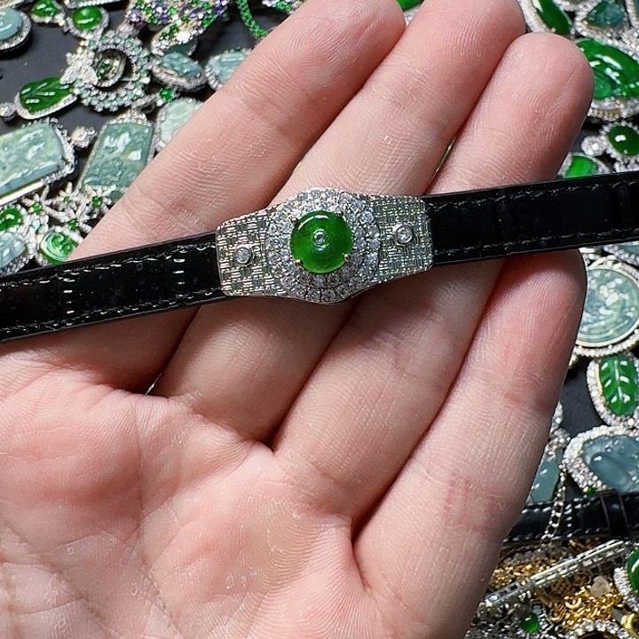 翡翠颈饰未镶嵌天然A货翡翠放漏