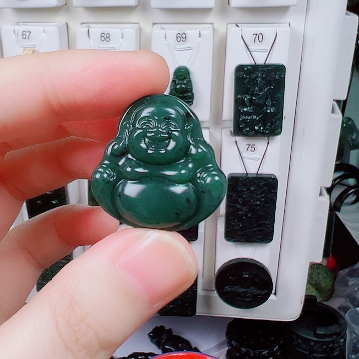 蛇纹石玉颈饰未镶嵌