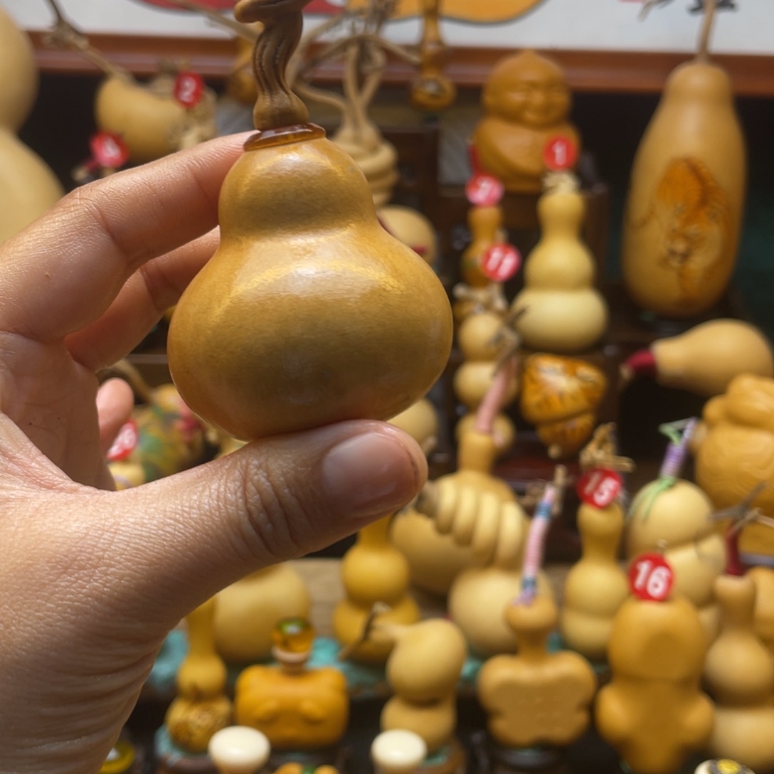 董*长葫芦等多种颜色的小动物和动物为