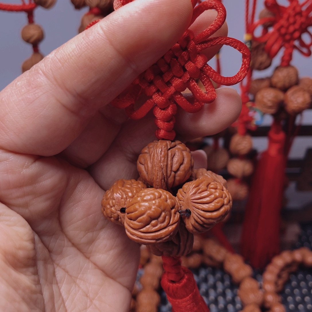 木质类龙纹桃枭挂件