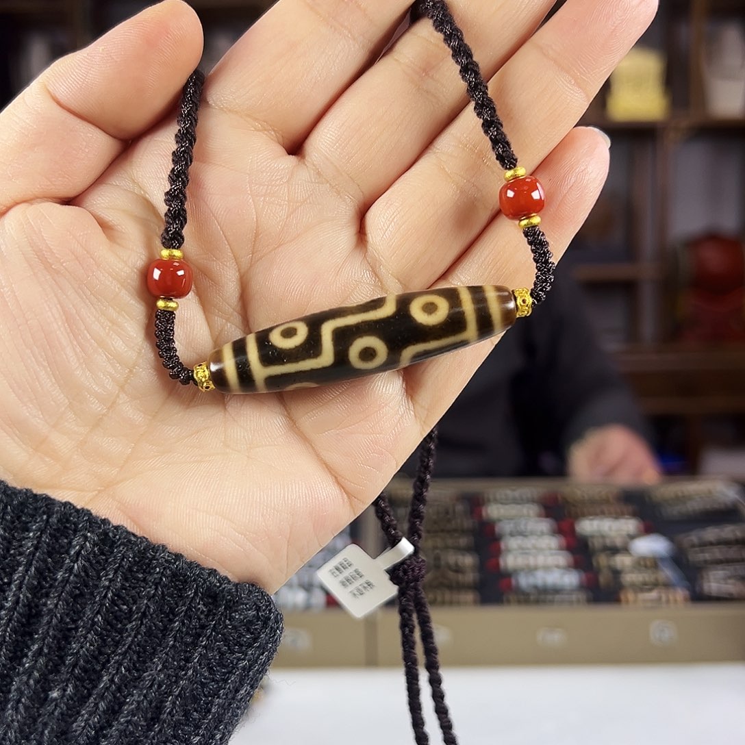 玛瑙/玉髓合金颈饰～张魁