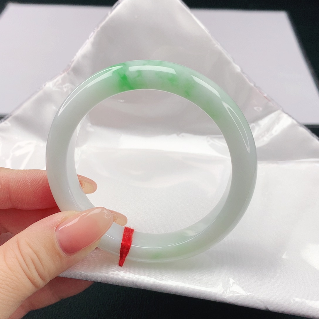 翡翠手镯未镶嵌翡翠065