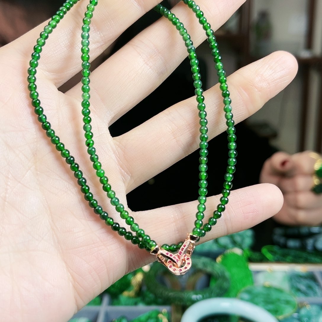 翡翠颈饰未镶嵌项链