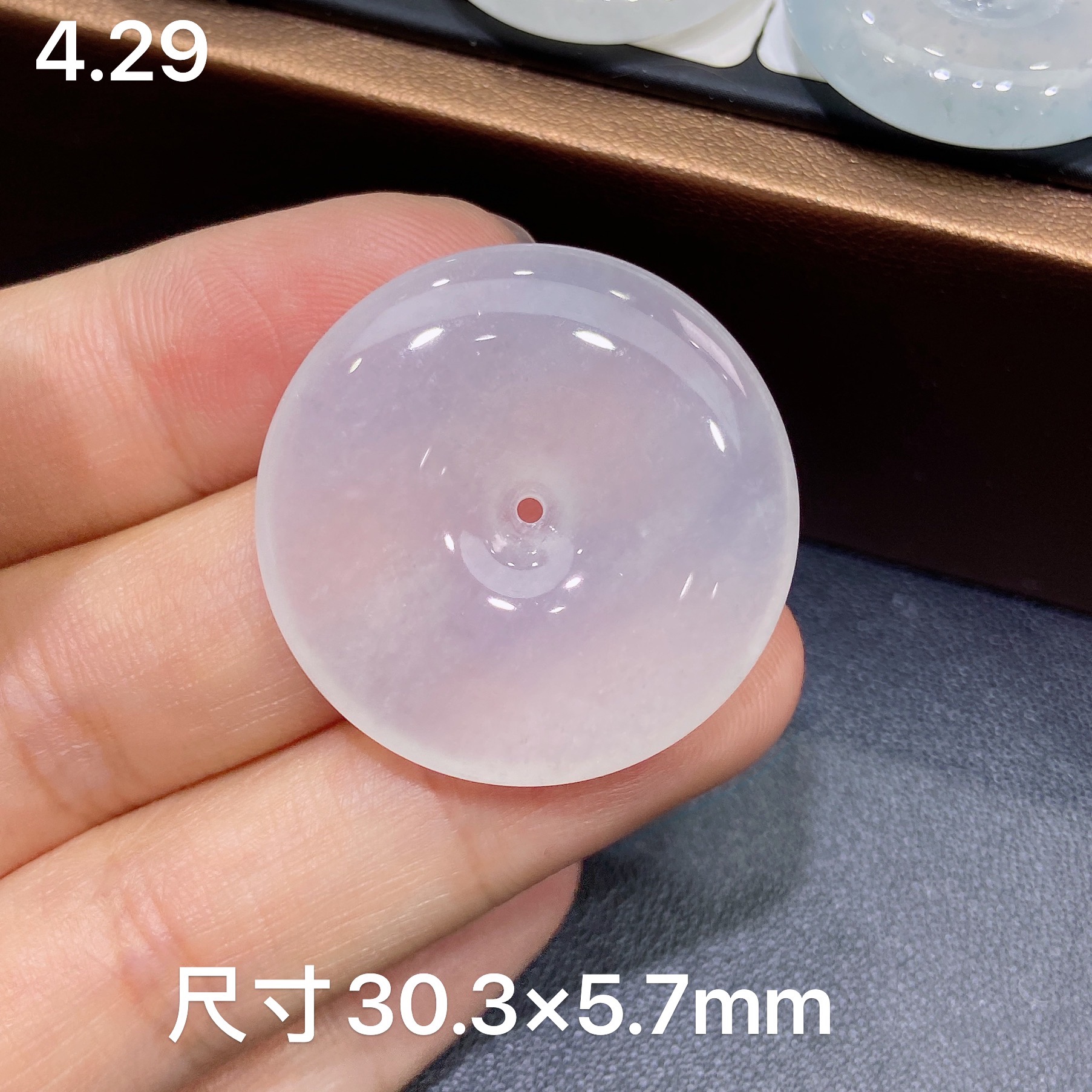 缅甸天然A货翡翠，冰种白冰飘乌鸡平安扣吊坠，精美时尚百搭Z