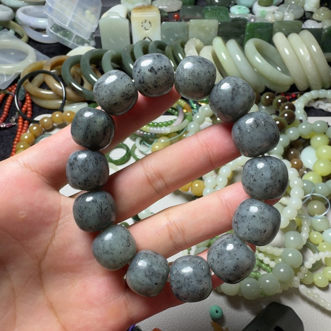 和田玉未镶嵌手串