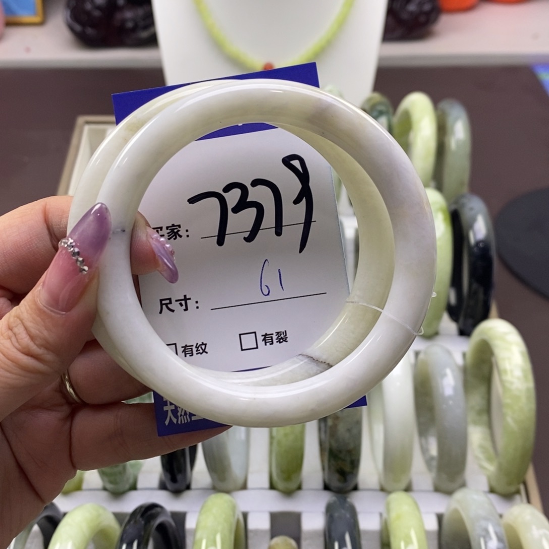 蛇纹石玉手镯未镶嵌