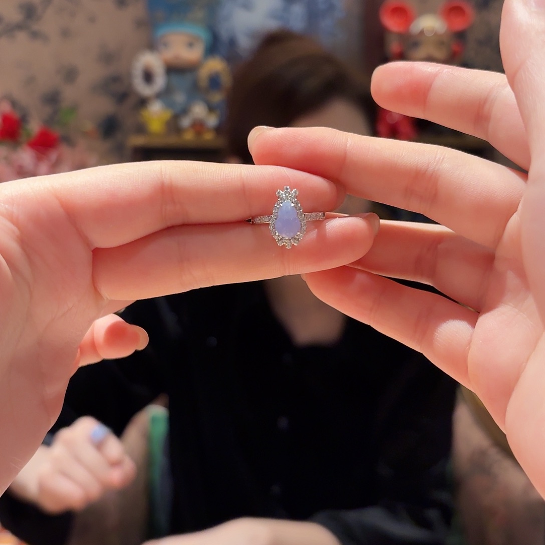 翡翠戒指18K金镶嵌戒指