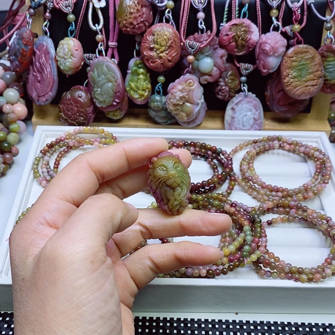 玛瑙/玉髓盐源玛瑙吊坠未镶嵌