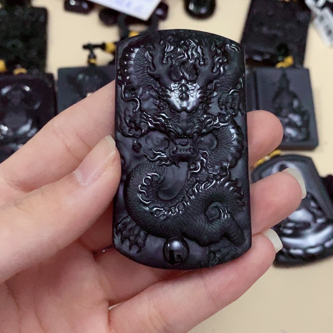 翡翠挂件未镶嵌翡翠