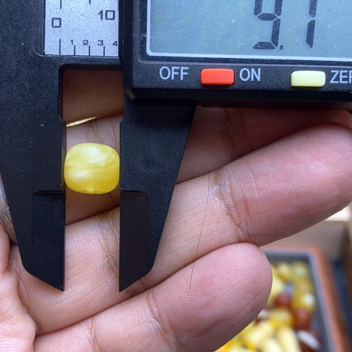 琥珀裸石未镶嵌35号9.7*8.7微瑕