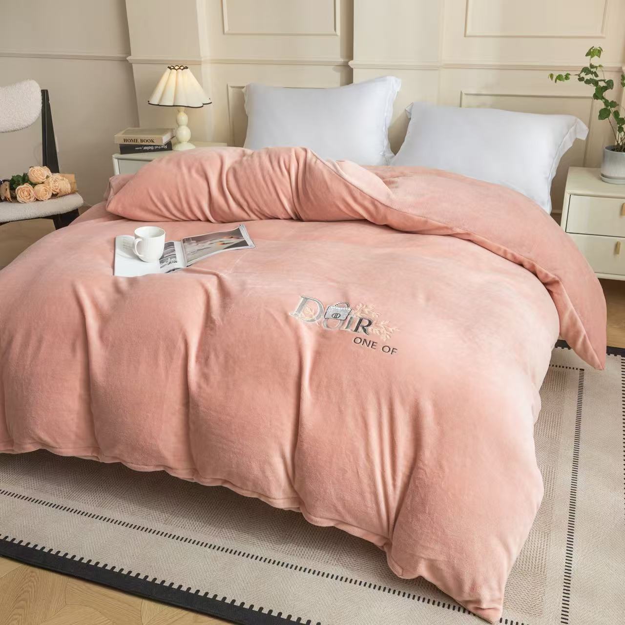 YB不老的爷爷2025秋冬新款牛奶绒刺绣系列单被套zb大牌风7