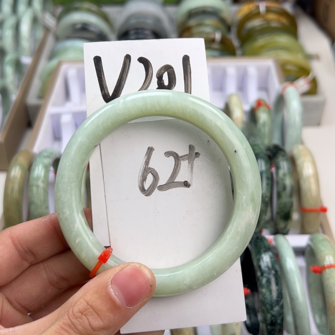 岫玉手镯未镶嵌天然岫玉