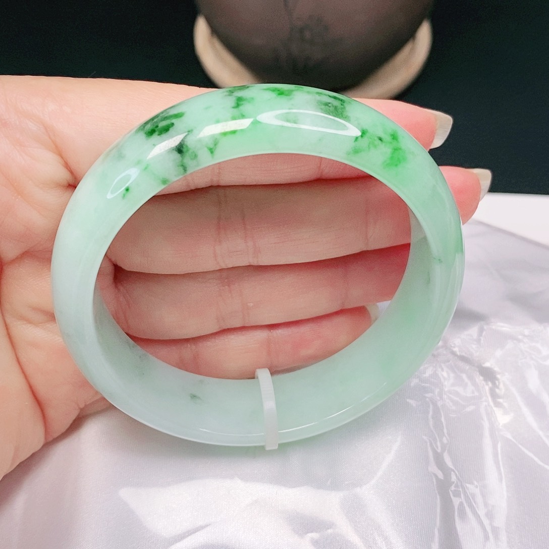 【闪购商品】翡翠手镯未镶嵌轮胎60