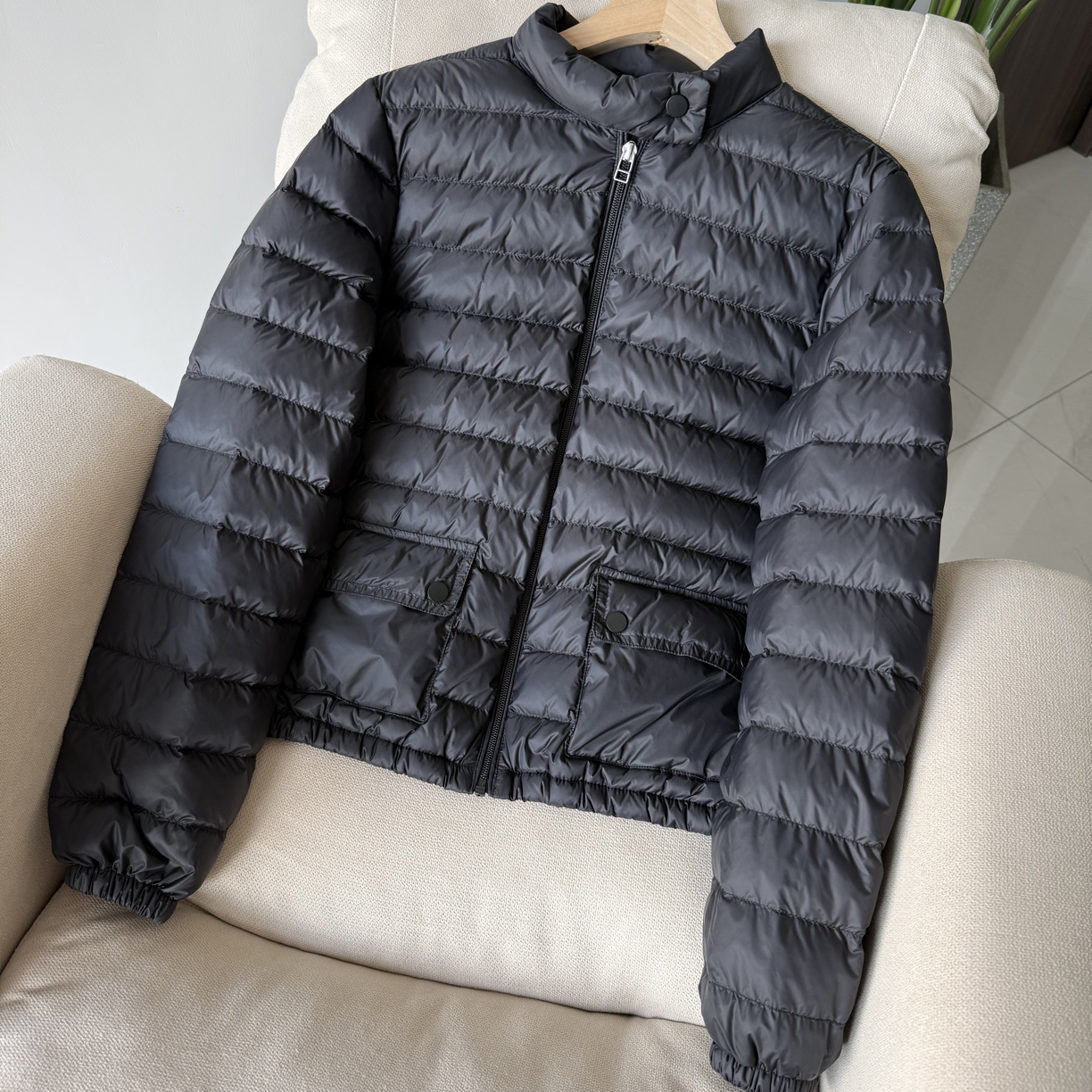 2025新款高品质90白鹅绒短款羽绒服女修身