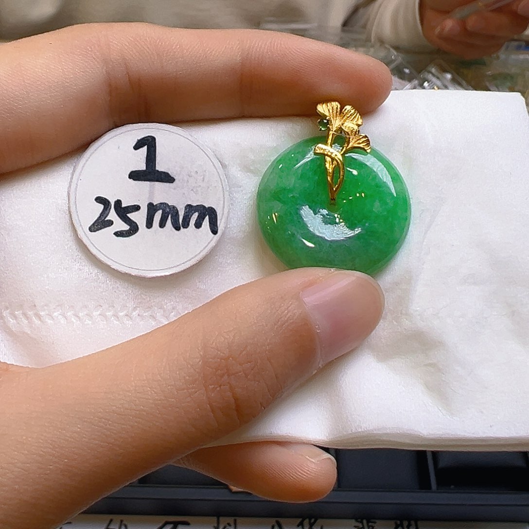 翡翠颈饰18K金镶嵌翡翠