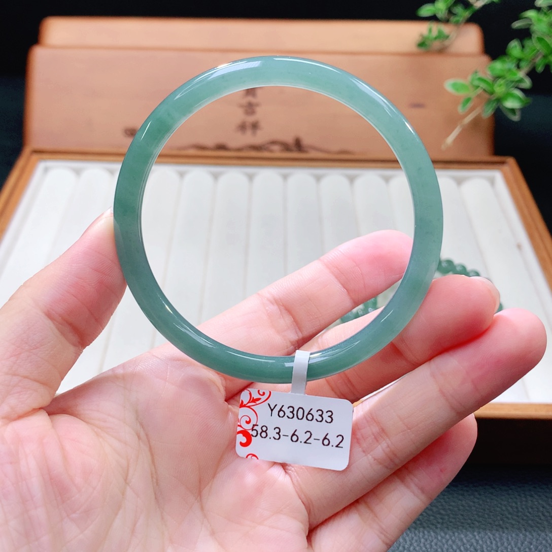 翡翠手镯（圆镯）未镶嵌