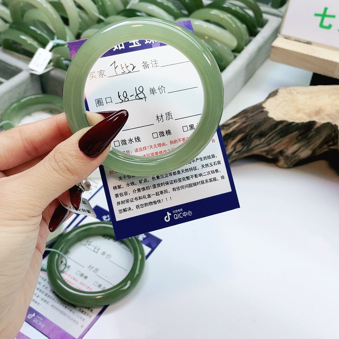 和田玉手镯未镶嵌心***来