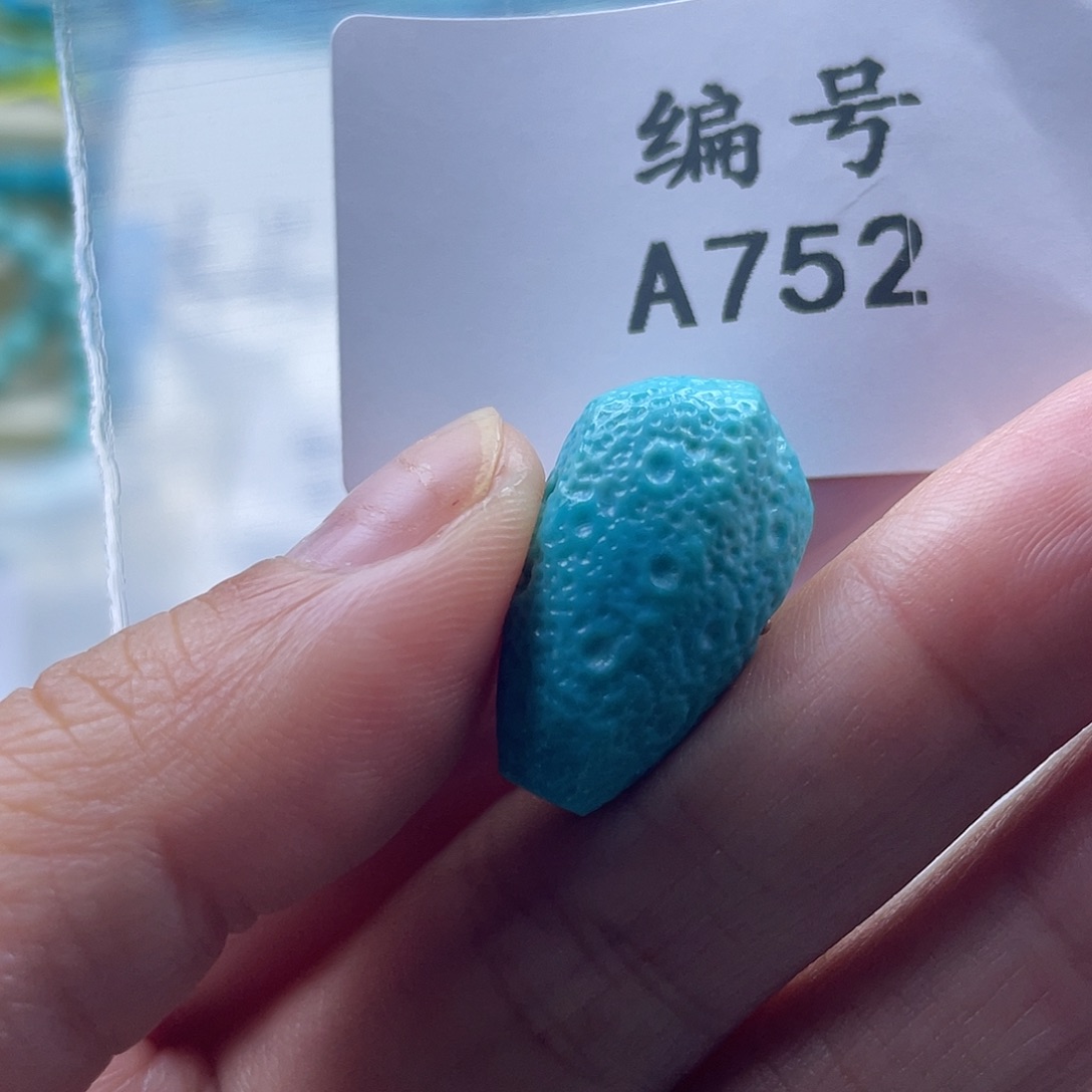 热***表绿松石未镶嵌天然原矿绿松石雕刻件