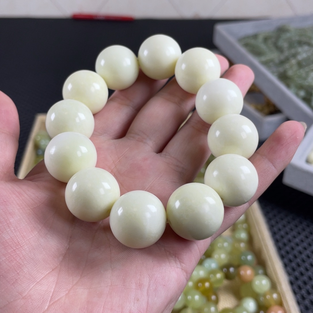 蛇纹石玉未镶嵌手链