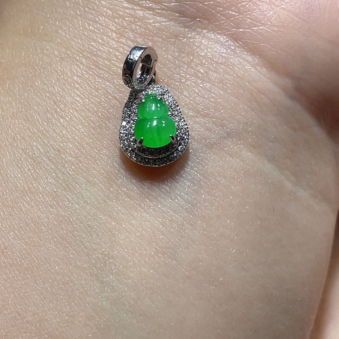 翡翠18K金镶嵌颈饰彪***a吊坠