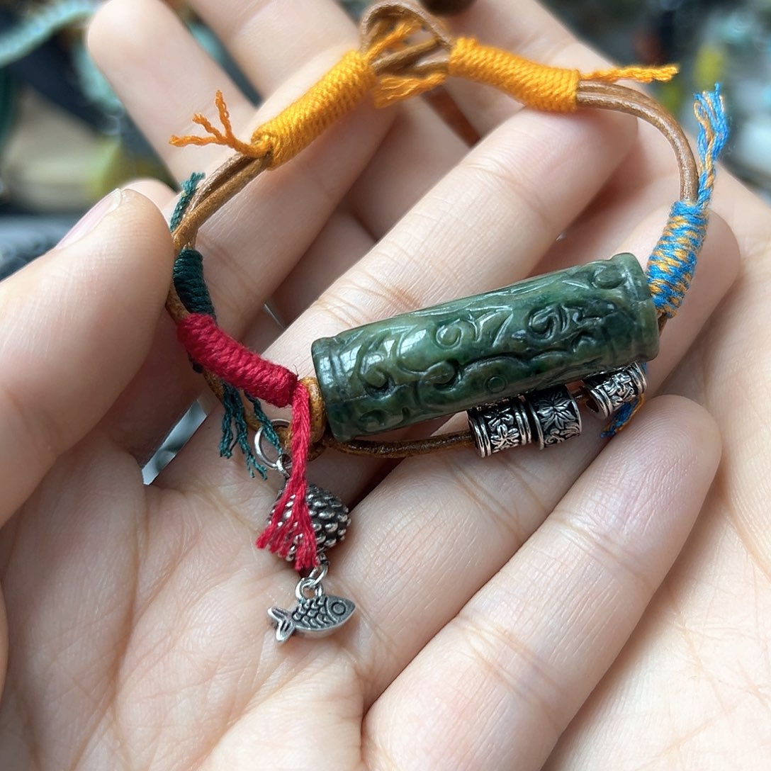 翡翠手链未镶嵌沧桑需包容