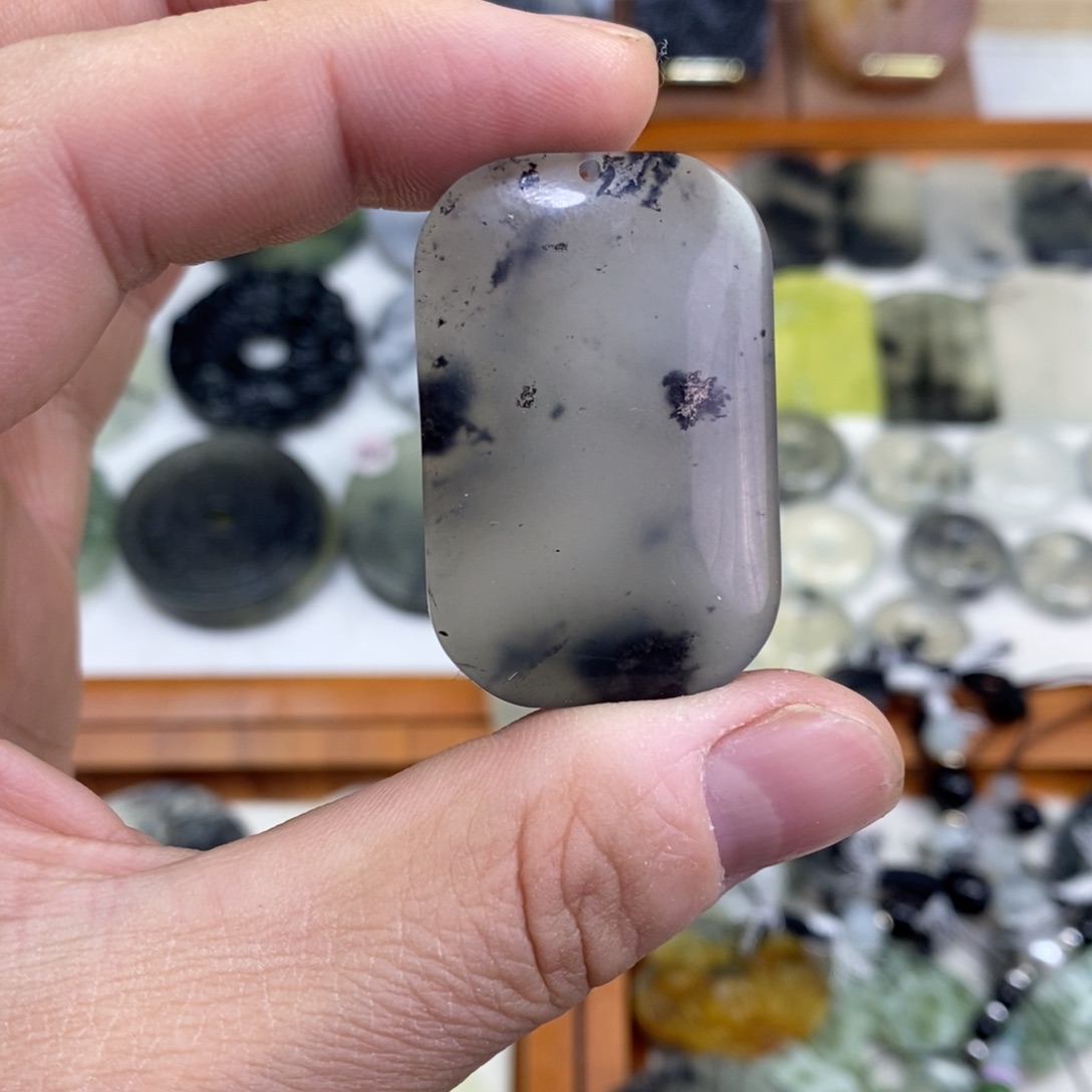 岫玉未镶嵌颈饰岫玉无事牌吊坠