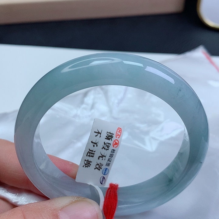 翡翠手镯未镶嵌54圈口