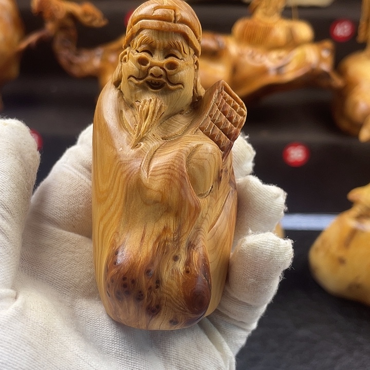 柏木（崖柏）地主手把件