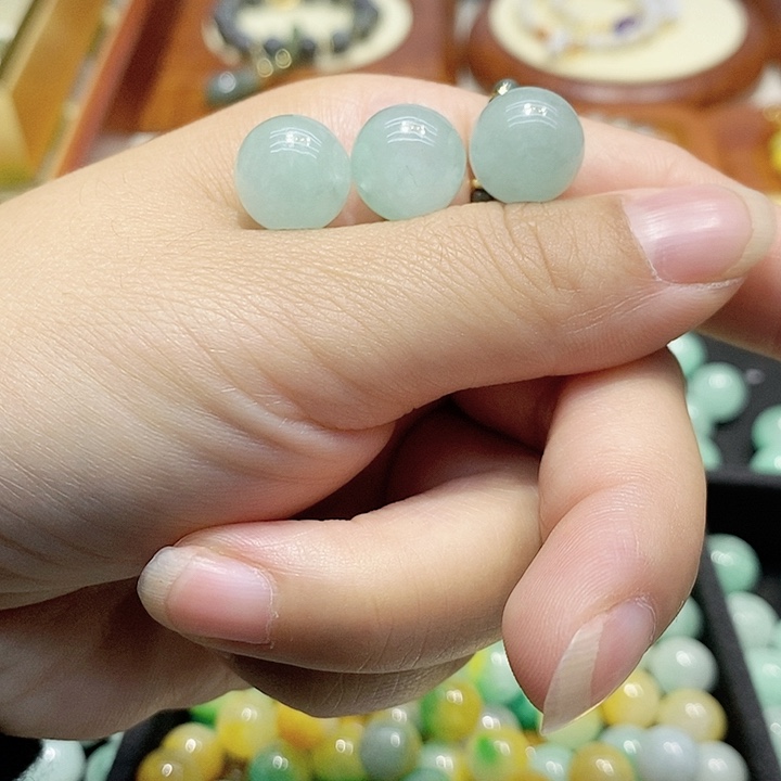 翡翠散珠白冰卡13珠子