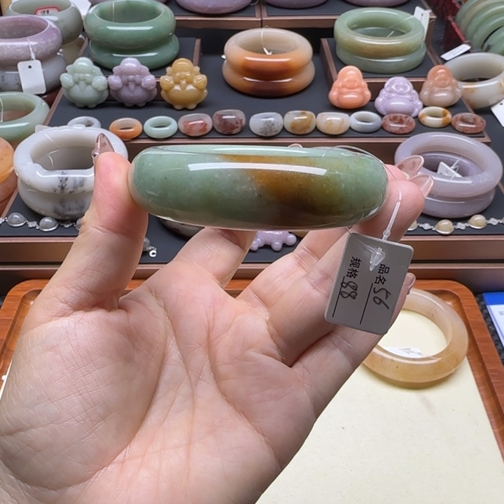 石英岩玉未镶嵌手镯56瑕