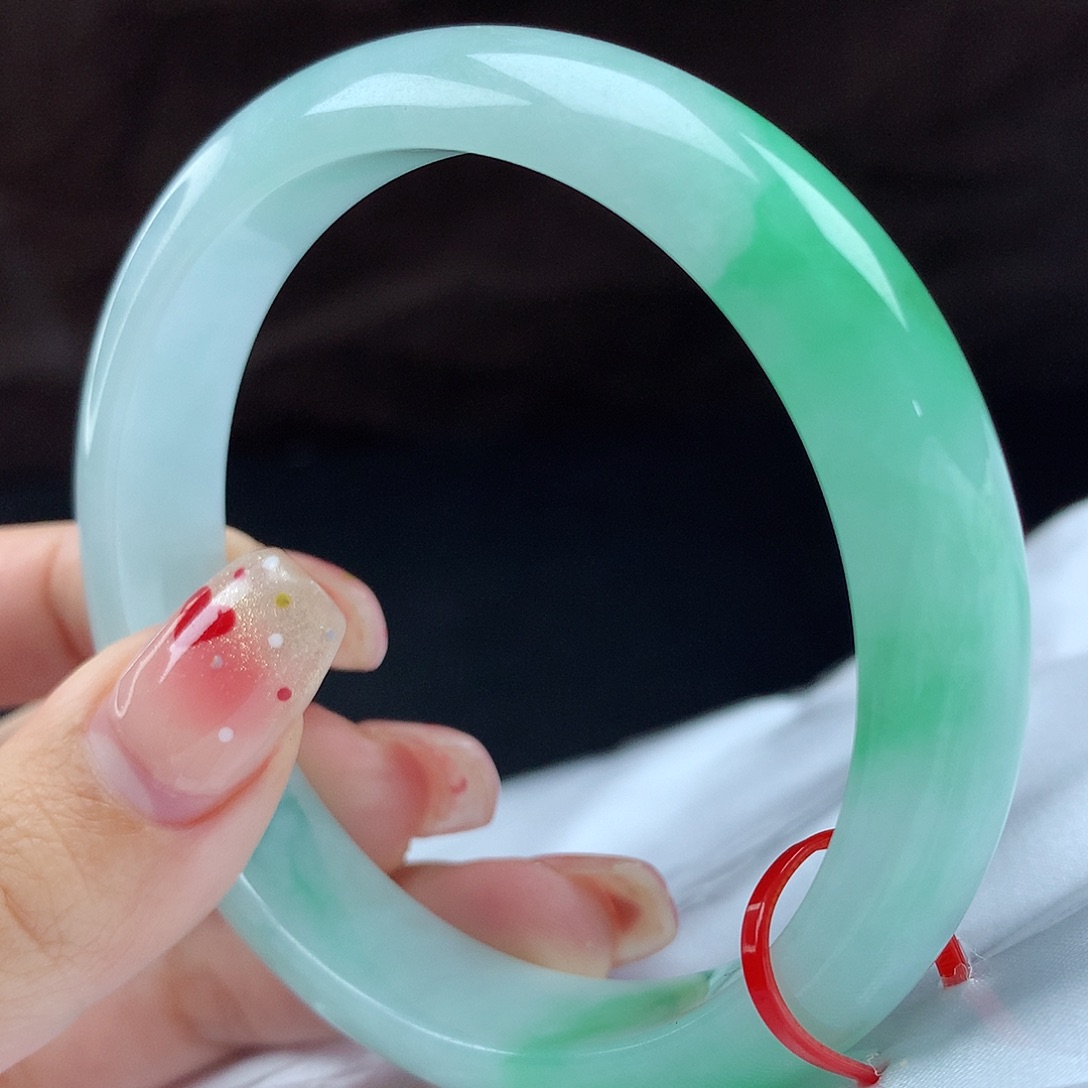 翡翠手镯未镶嵌96402，