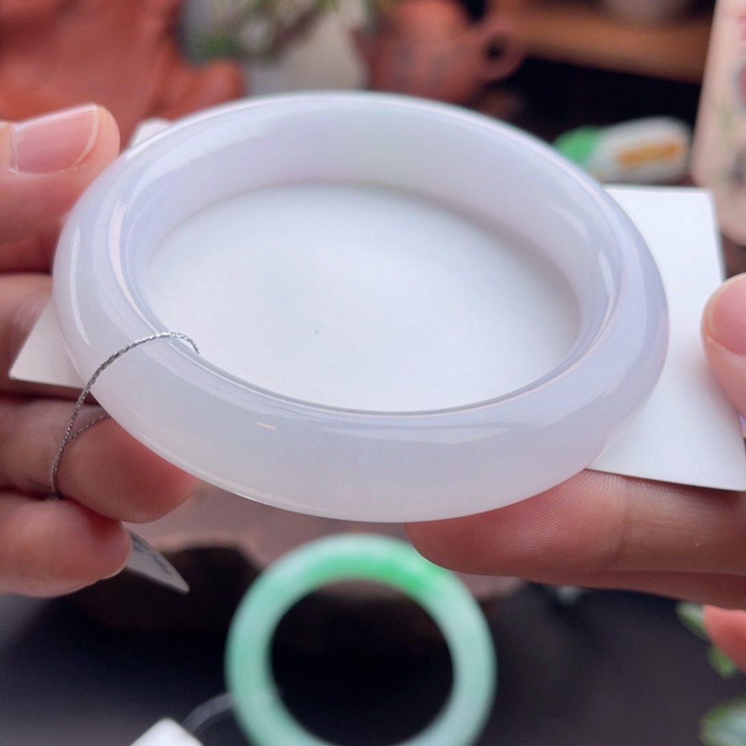 未镶嵌手镯（圆镯）翡翠