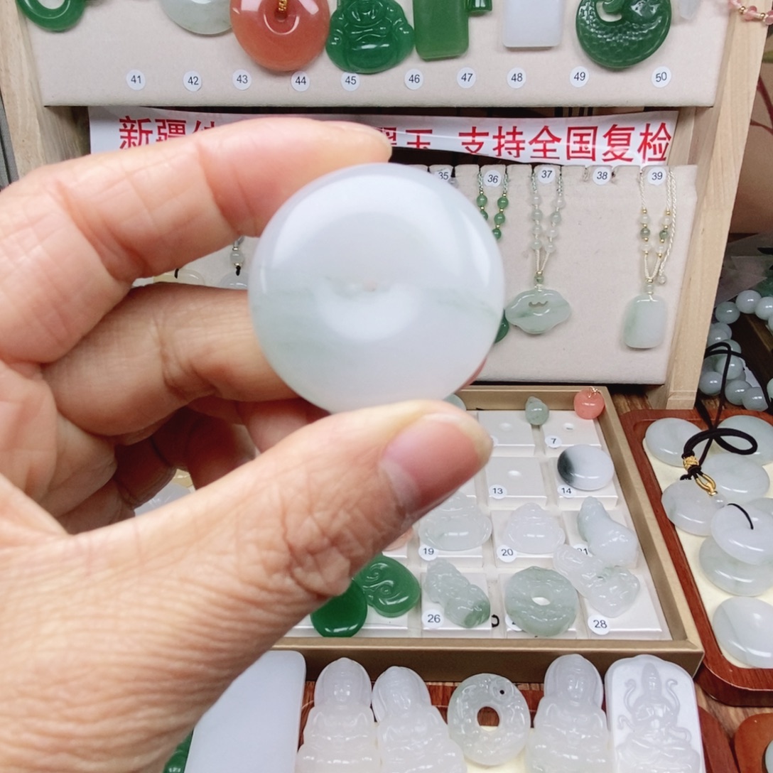 石英质玉（天山翠）合金颈饰