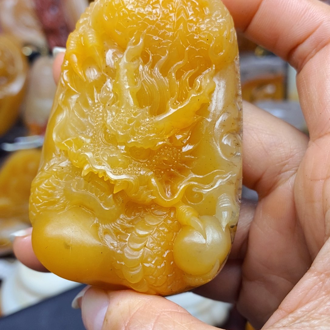 石英质玉（黄龙玉）颈饰未镶嵌