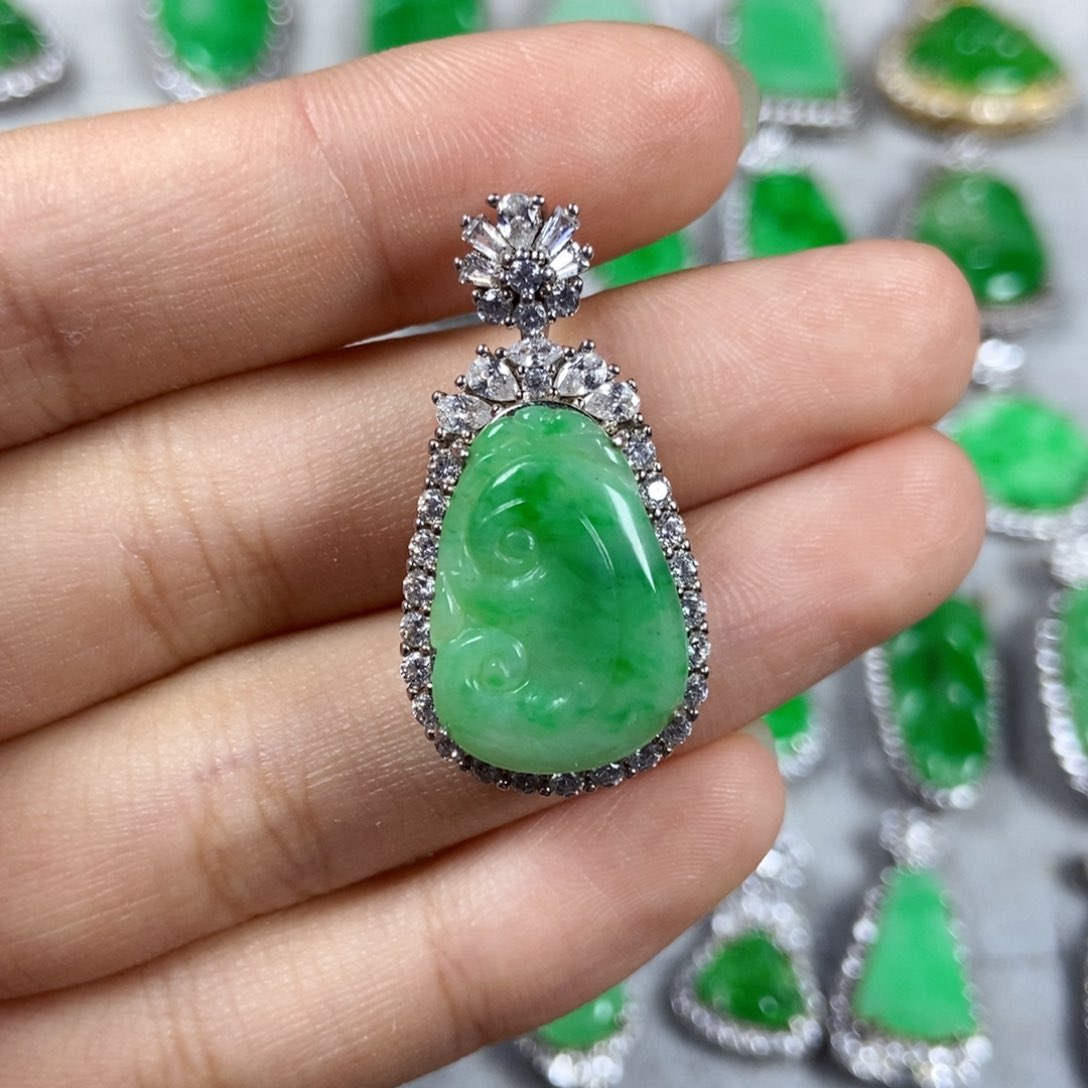 颈饰未镶嵌翡翠如意