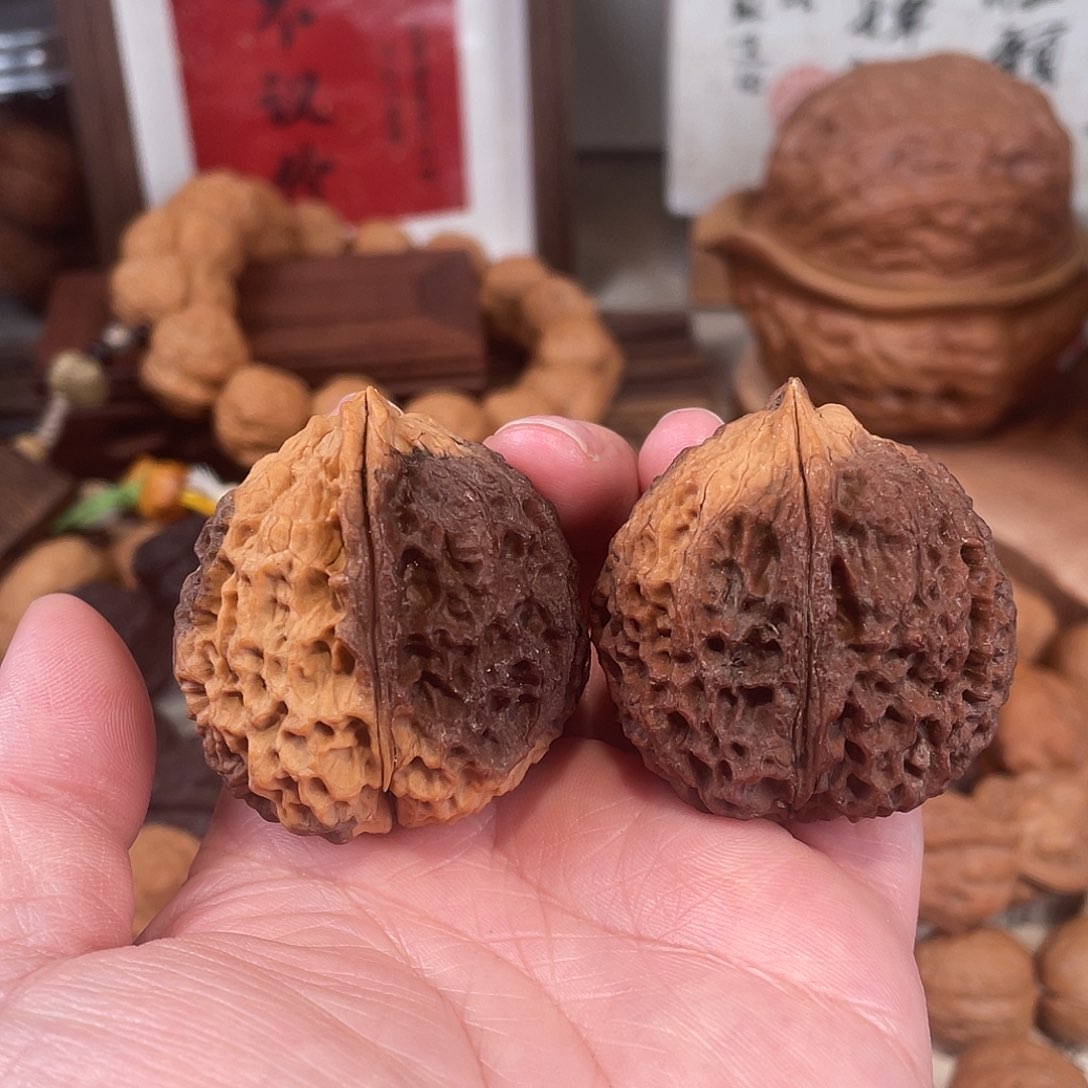 文玩核桃把件临沧鸡心40尺（磕尖）