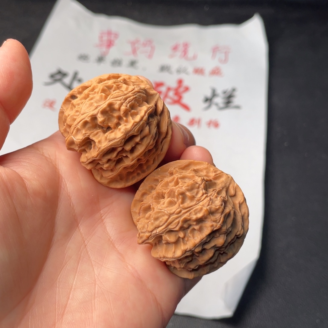 文玩核桃把件881。40苹果园
