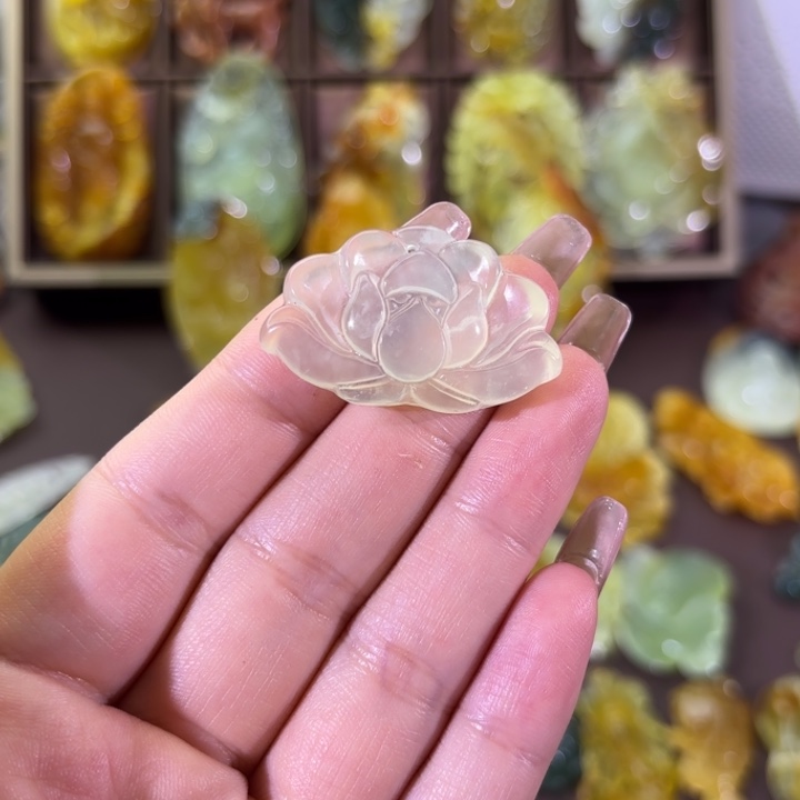 未镶嵌蛇纹石玉颈饰刀***熊