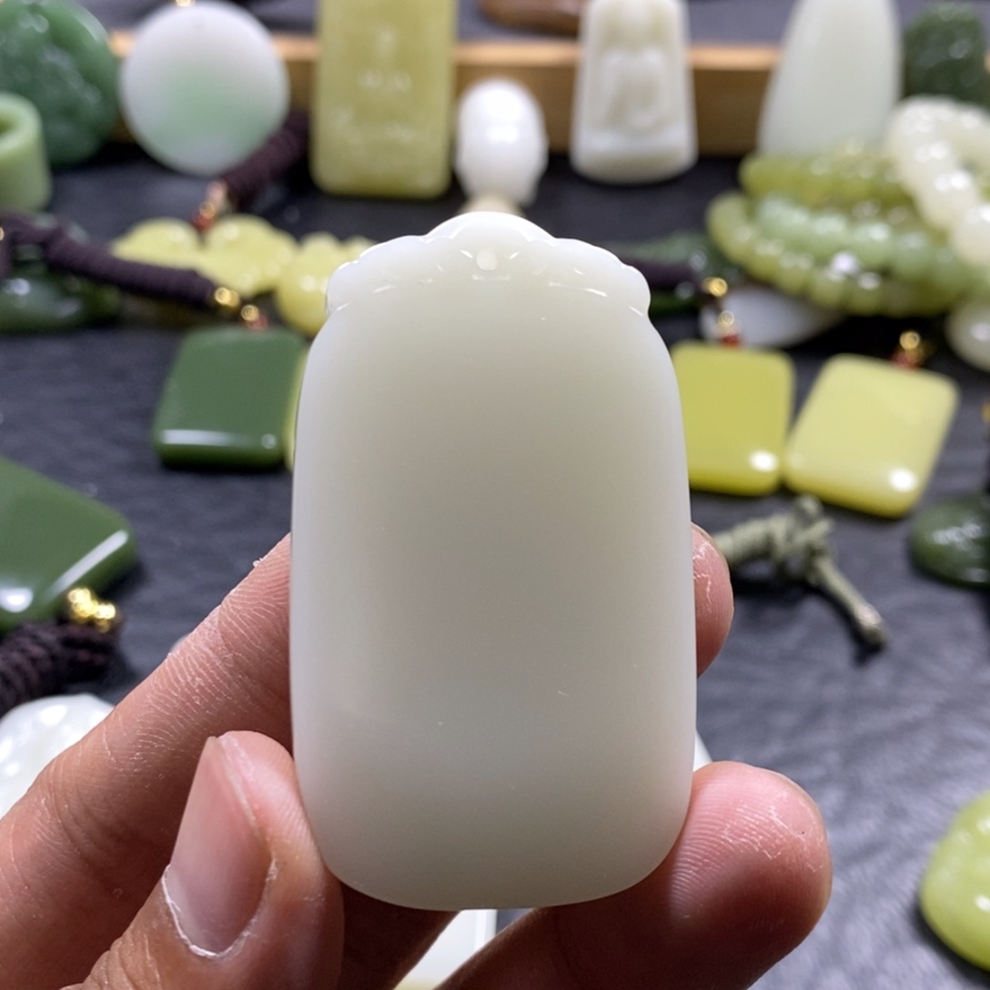 和田玉（青白玉）未镶嵌吊坠(赠链)