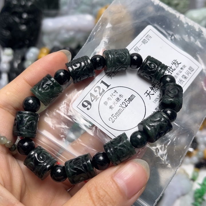 翡翠未镶嵌挂件9421