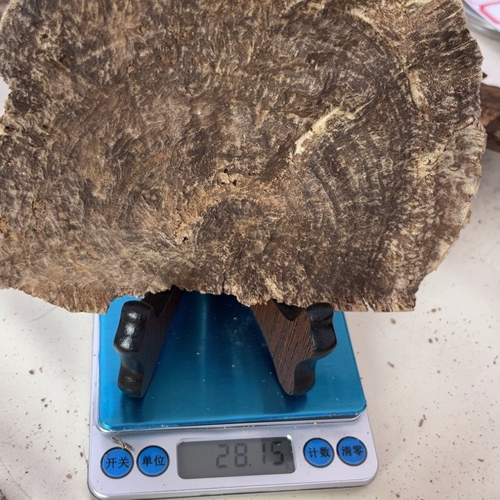 沉香摆件海南老顶28克