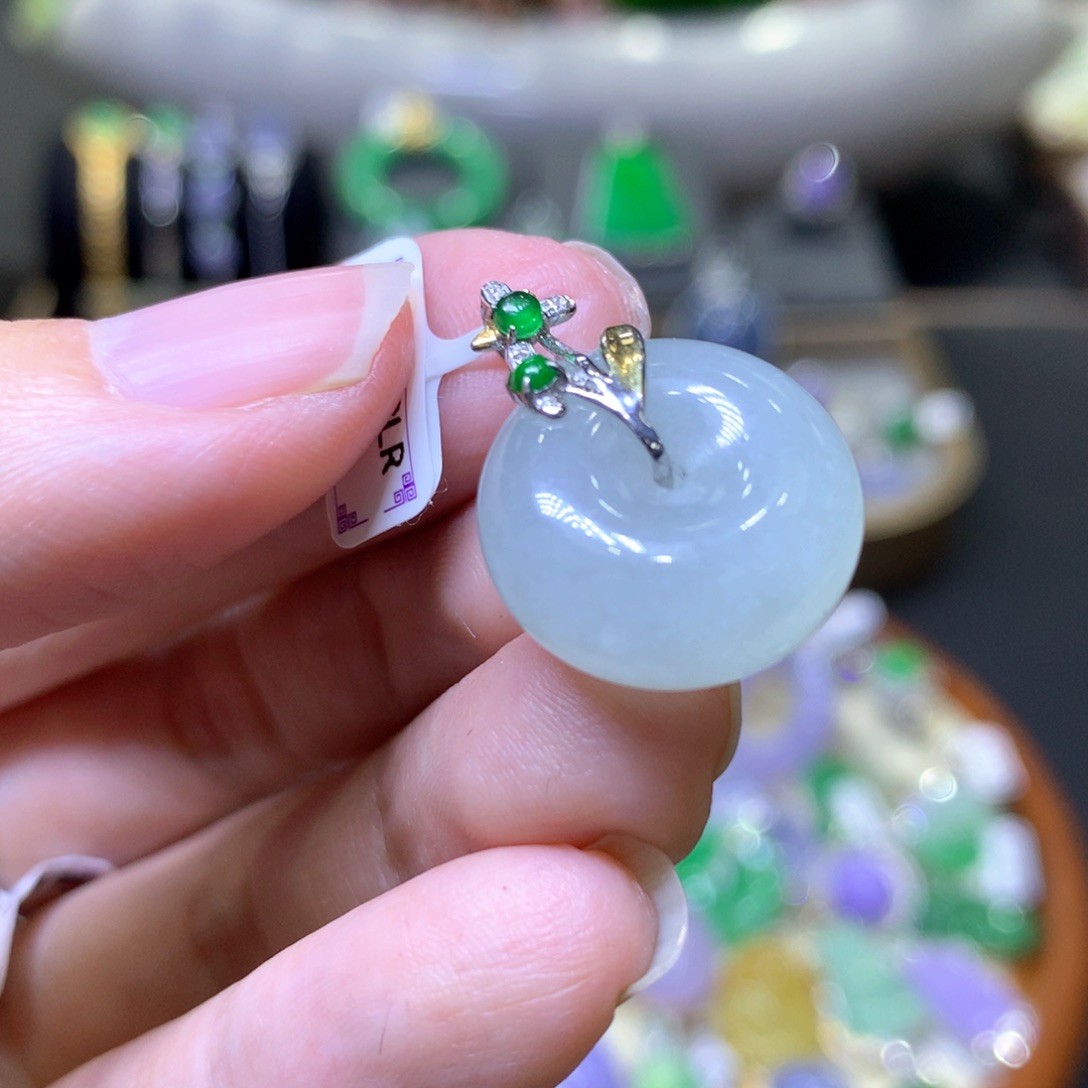 【闪购商品】翡翠颈饰18K金镶嵌翡翠吊坠项链