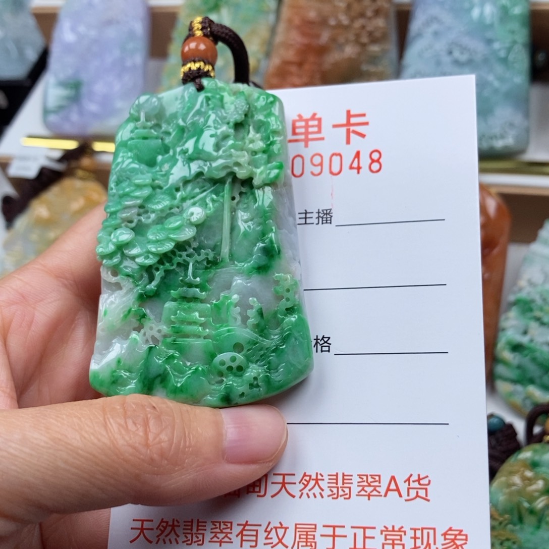 翡翠颈饰未镶嵌吊坠