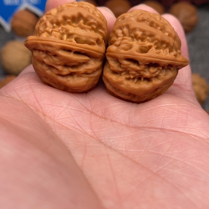 文玩核桃把件水晶八棱