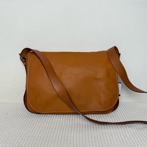 99新 Hermes/爱马仕  6179/时尚休闲橙色全皮翻盖邮差包