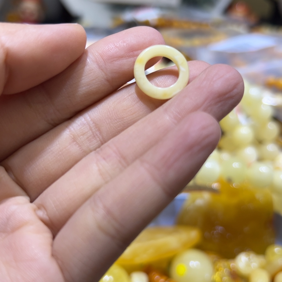 琥珀珠宝奇石未镶嵌