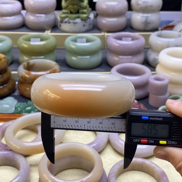 石英质玉未镶嵌手镯