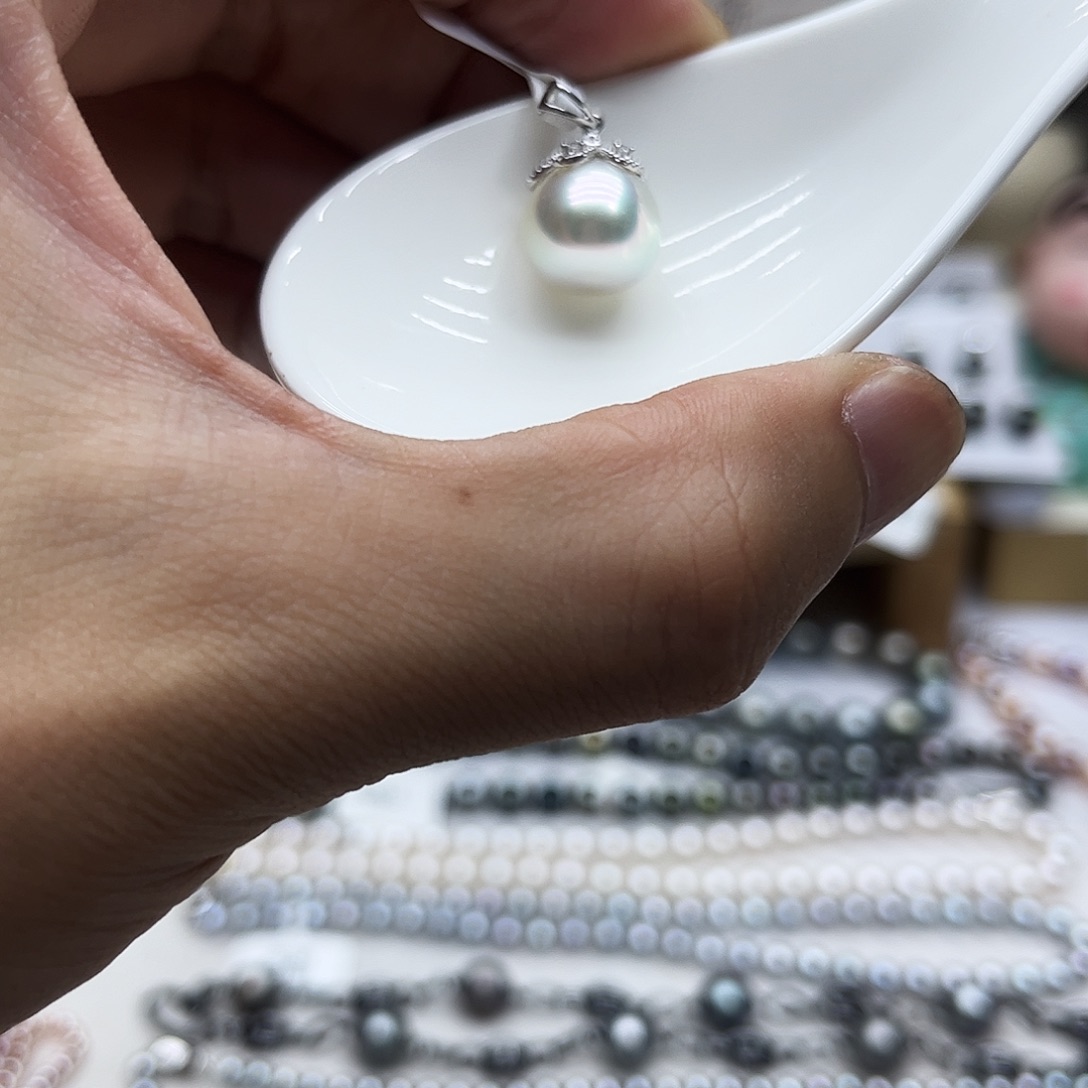 未镶嵌海水珍珠颈饰